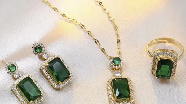 Green_Regalia_Emerald_Set_For_Women